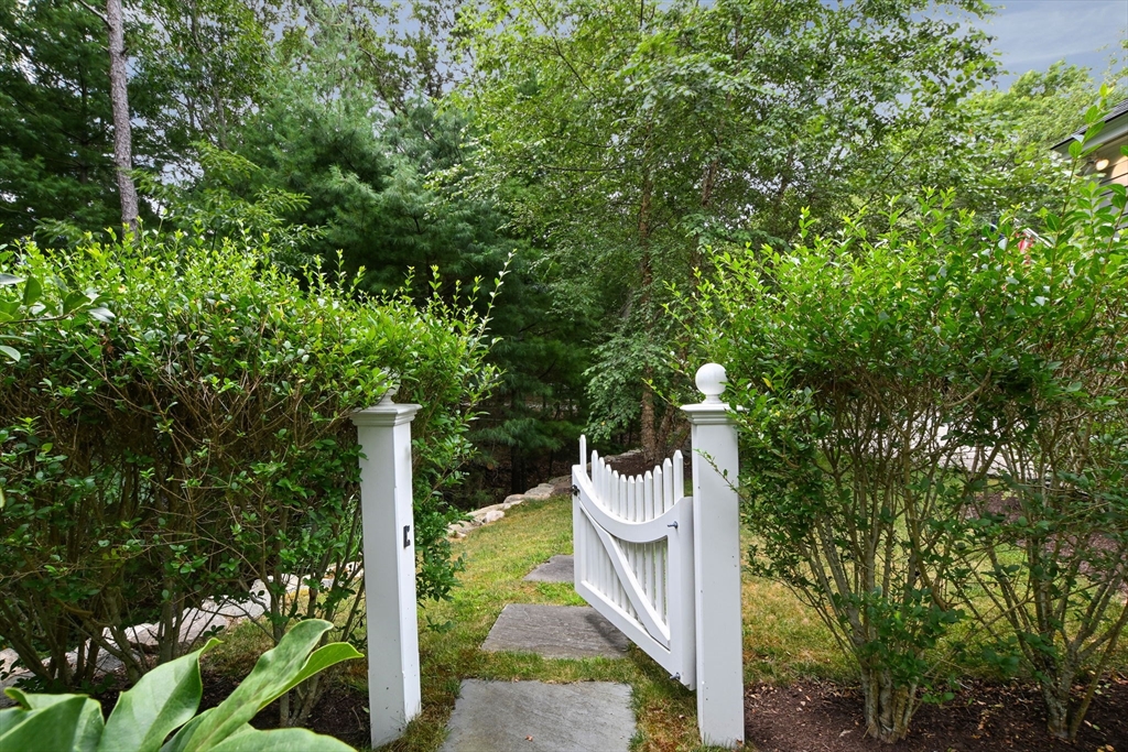36 Coonamessett Cir
