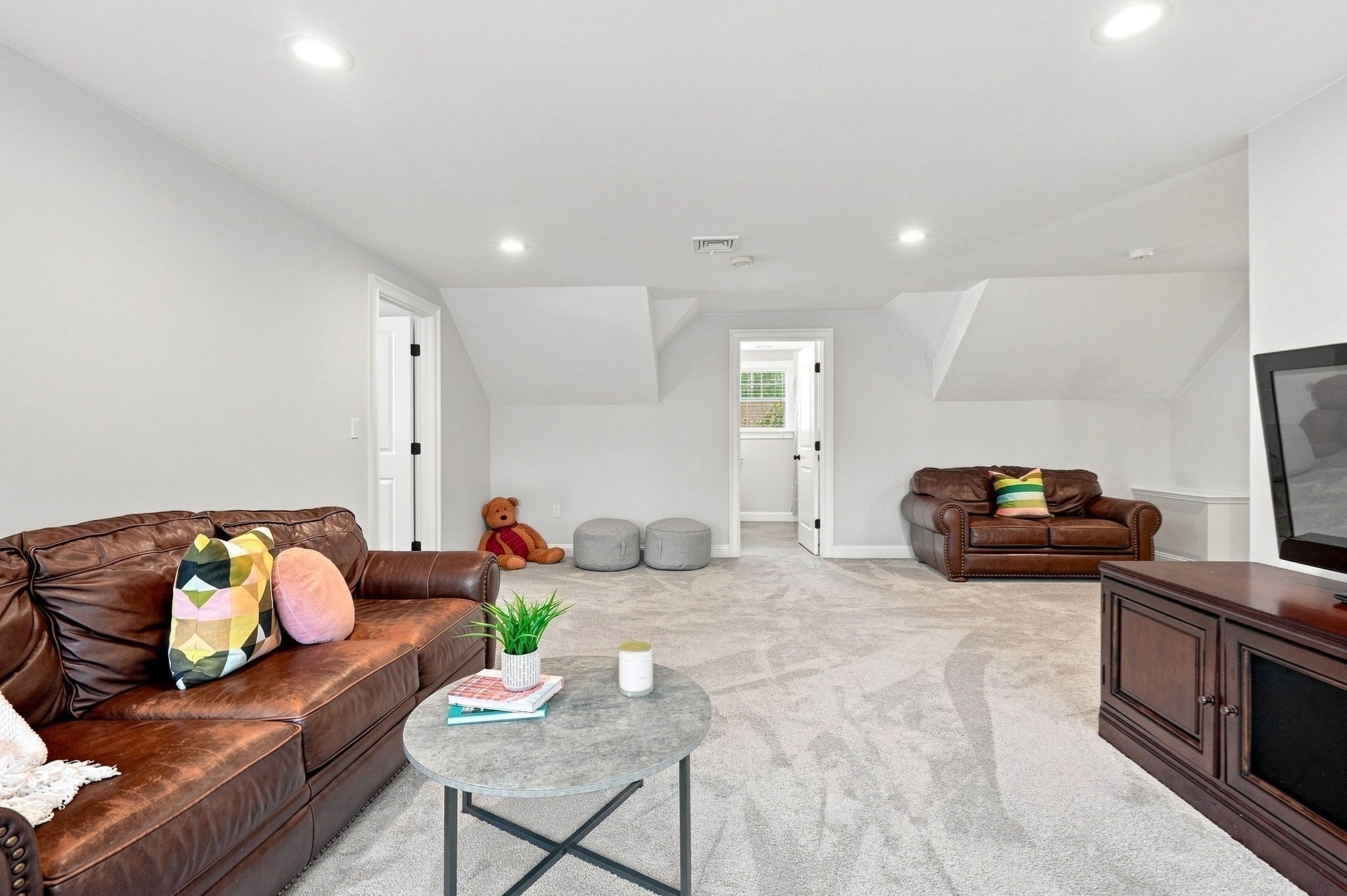55 Rockwood Ln, Needham, MA Photo #29