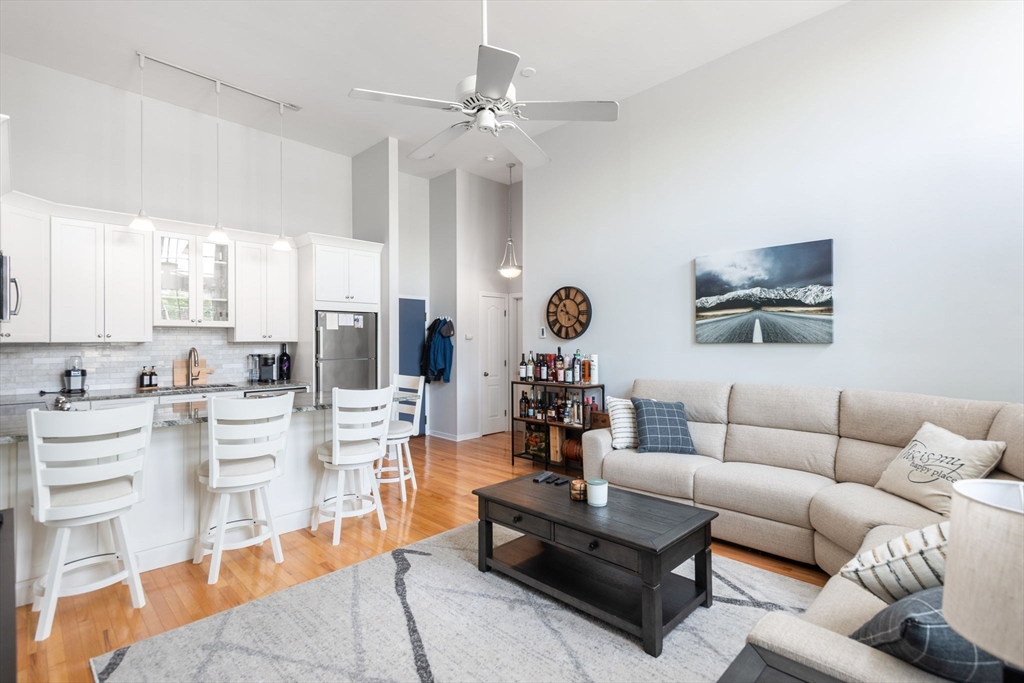 743 E 4th 204