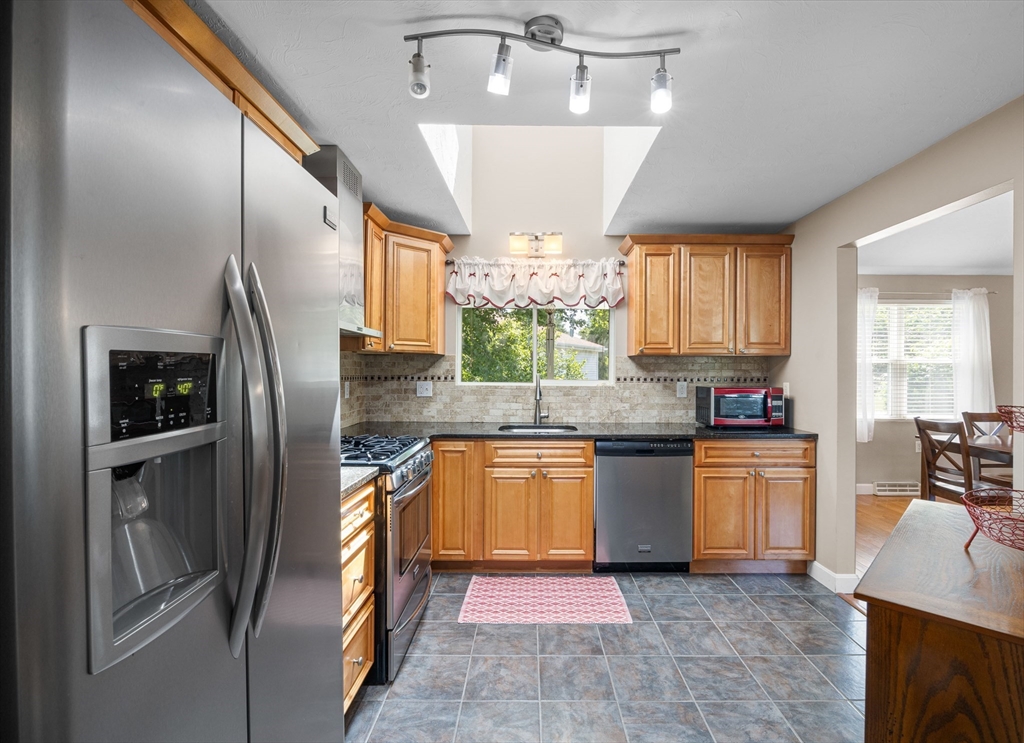 37 Brookbend Way East 84