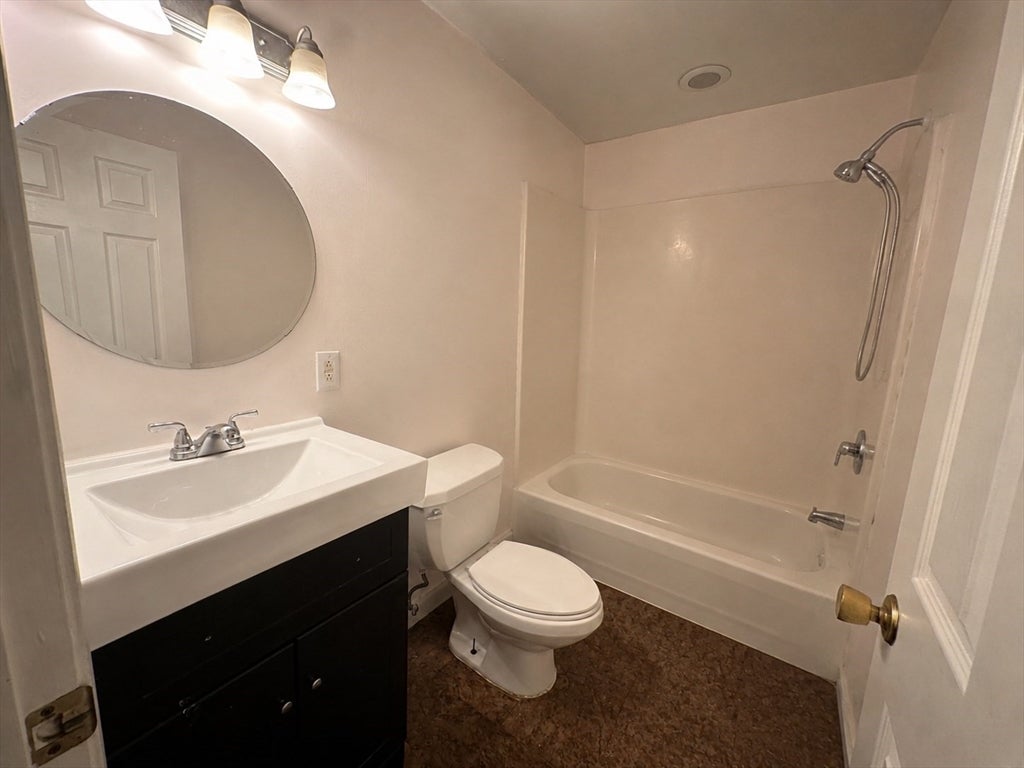 90 Mckinstry AVE #106, Chicopee, MA Photo #8