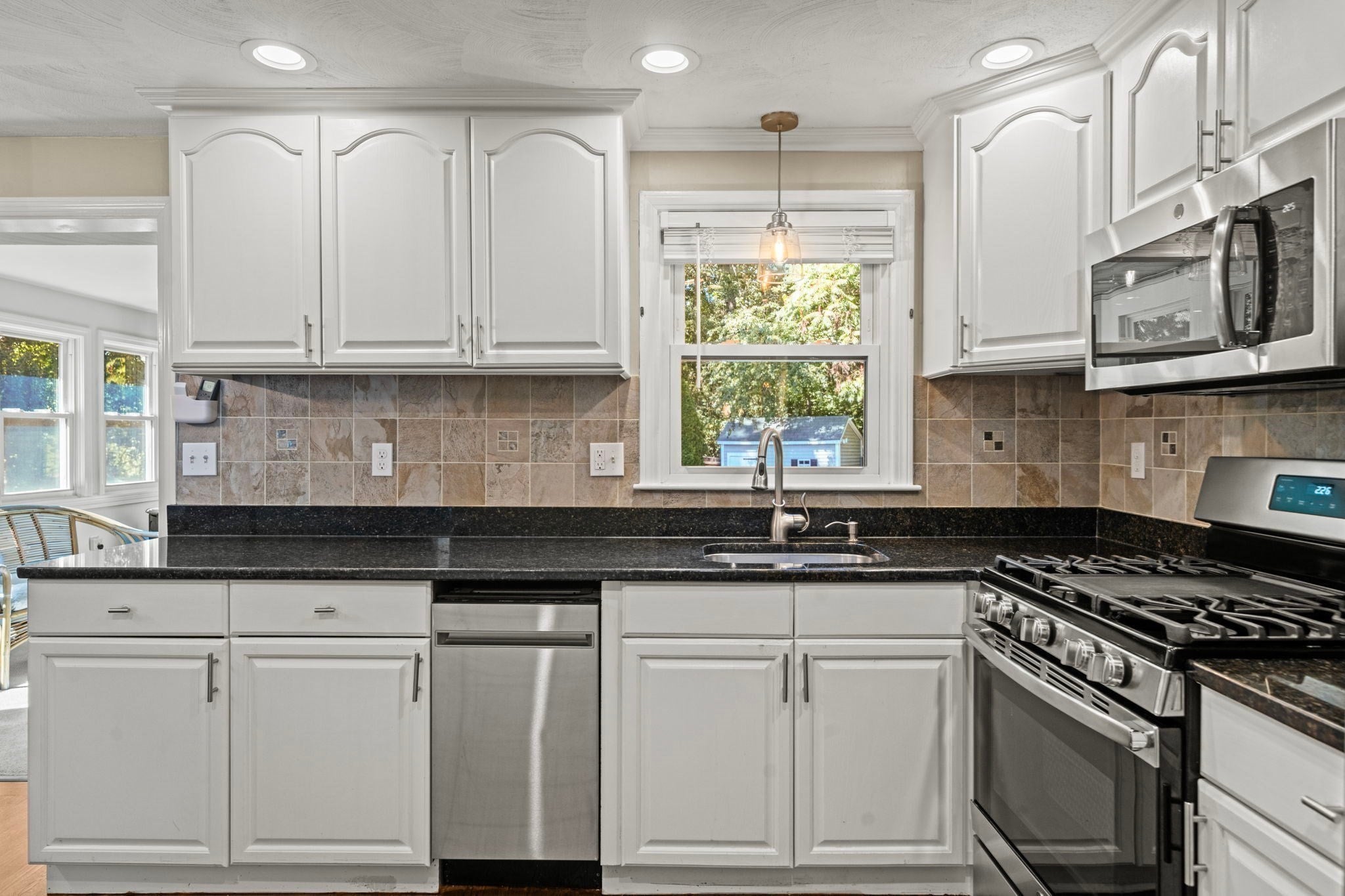 71 Martha Ave, Tewksbury, MA, 71 Martha Ave, Tewksbury, MA Photo #4