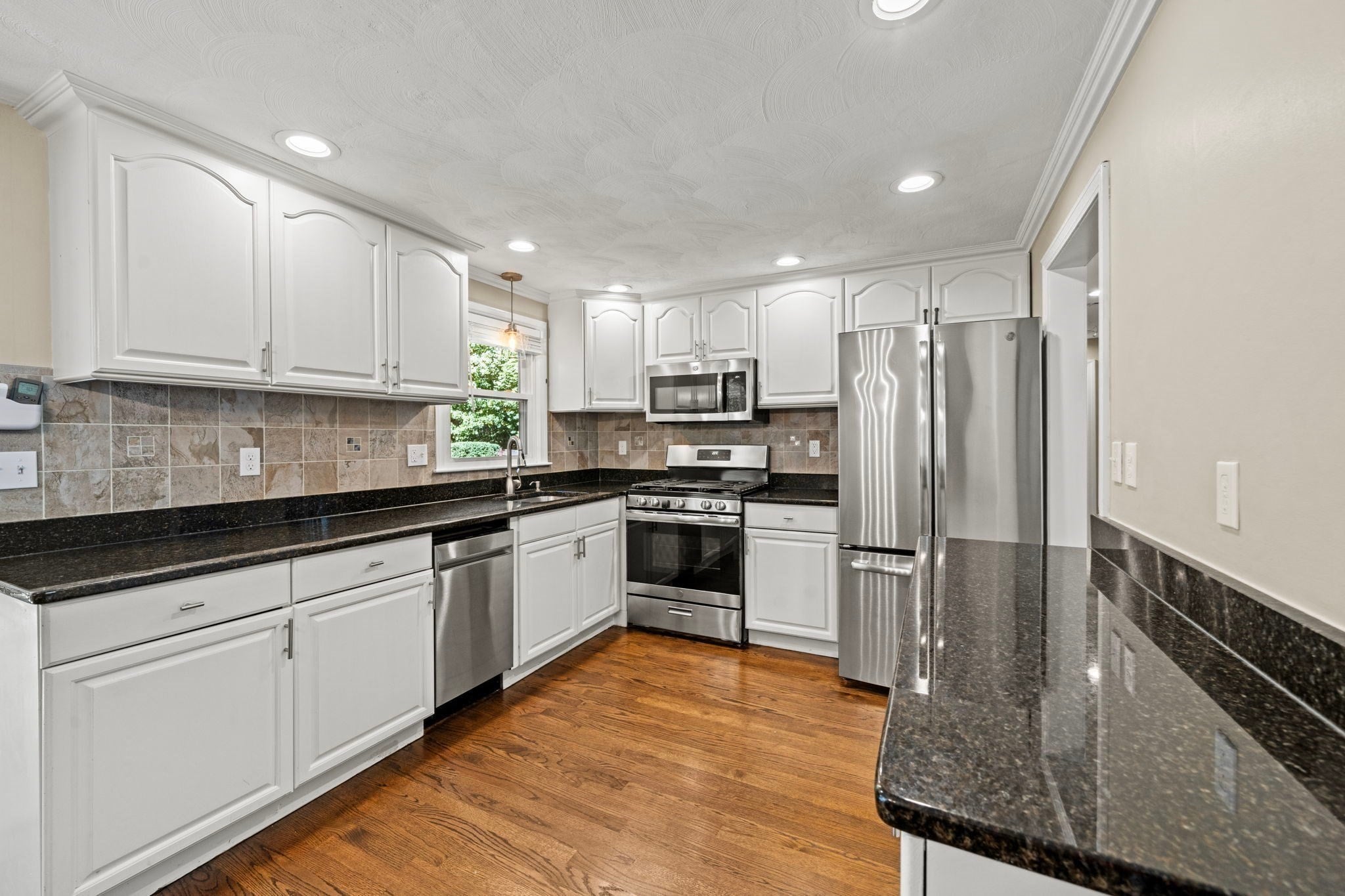 71 Martha Ave, Tewksbury, MA, 71 Martha Ave, Tewksbury, MA Photo #5