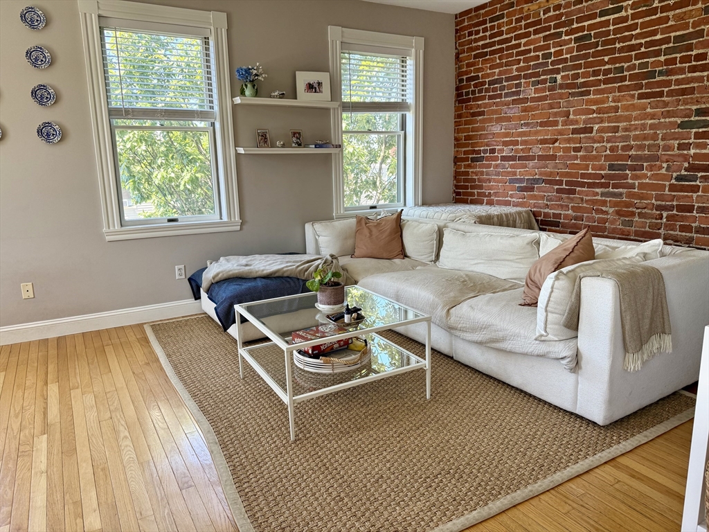 255 Main St 3