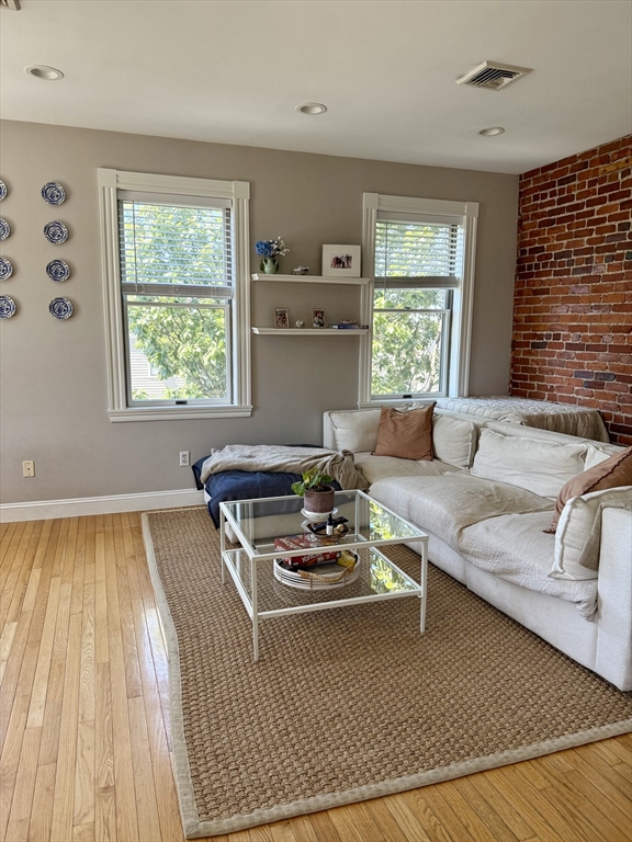 255 Main St 3