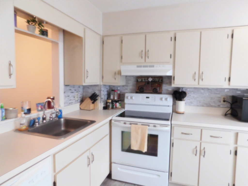 41 Foundry St 14-10