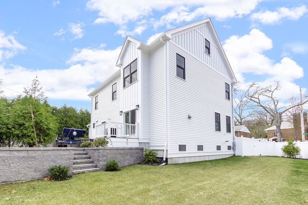 Boston, Massachusetts 02132, United States, 5 Bedrooms Bedrooms, ,5 BathroomsBathrooms,Residential,Active,125183