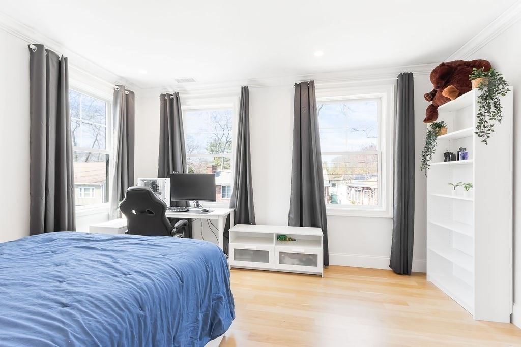 Boston, Massachusetts 02132, United States, 5 Bedrooms Bedrooms, ,5 BathroomsBathrooms,Residential,Active,125183