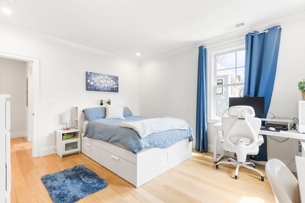 Boston, Massachusetts 02132, United States, 5 Bedrooms Bedrooms, ,5 BathroomsBathrooms,Residential,Active,125183