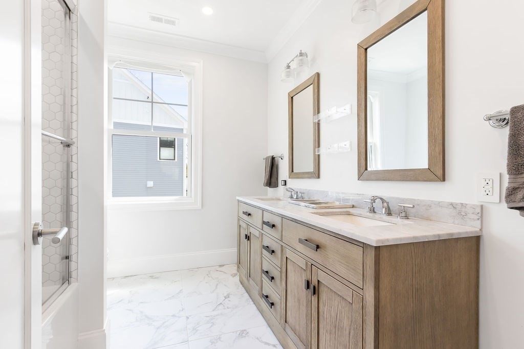 Boston, Massachusetts 02132, United States, 5 Bedrooms Bedrooms, ,5 BathroomsBathrooms,Residential,Active,125183