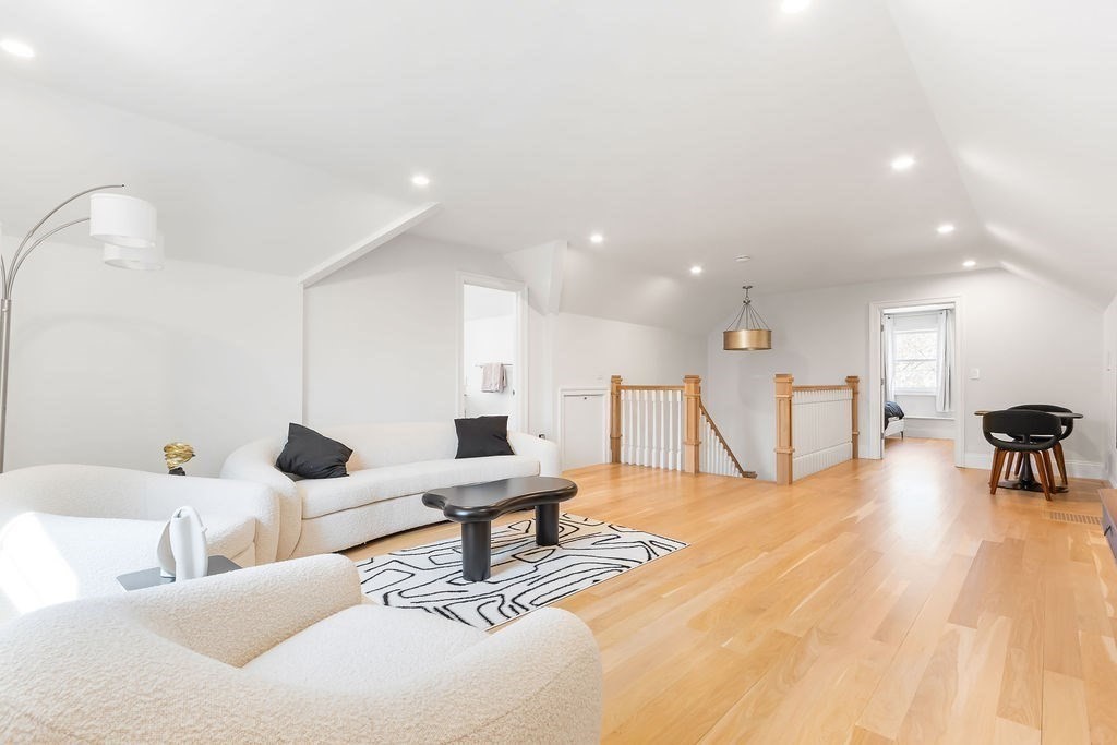 Boston, Massachusetts 02132, United States, 5 Bedrooms Bedrooms, ,5 BathroomsBathrooms,Residential,Active,125183