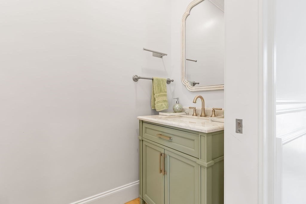 Boston, Massachusetts 02132, United States, 5 Bedrooms Bedrooms, ,5 BathroomsBathrooms,Residential,Active,125183