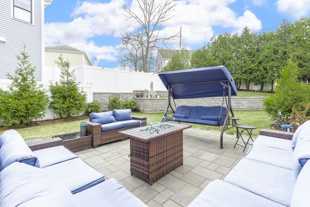 Boston, Massachusetts 02132, United States, 5 Bedrooms Bedrooms, ,5 BathroomsBathrooms,Residential,Active,125183