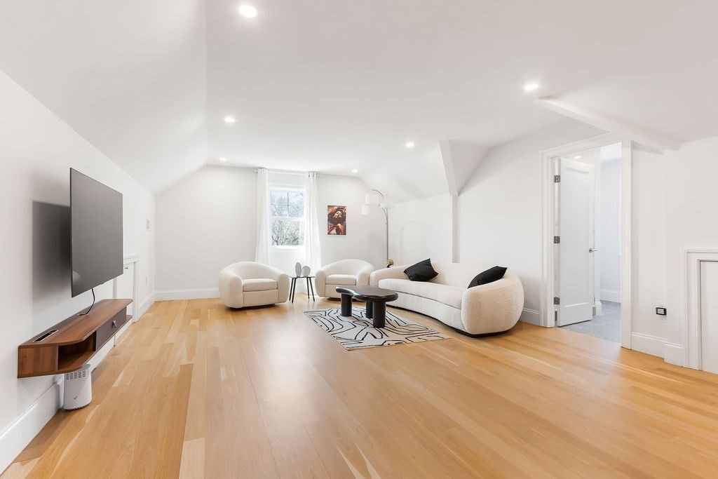 Boston, Massachusetts 02132, United States, 5 Bedrooms Bedrooms, ,5 BathroomsBathrooms,Residential,Active,125183