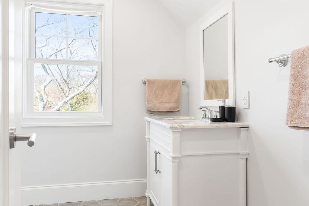 Boston, Massachusetts 02132, United States, 5 Bedrooms Bedrooms, ,5 BathroomsBathrooms,Residential,Active,125183