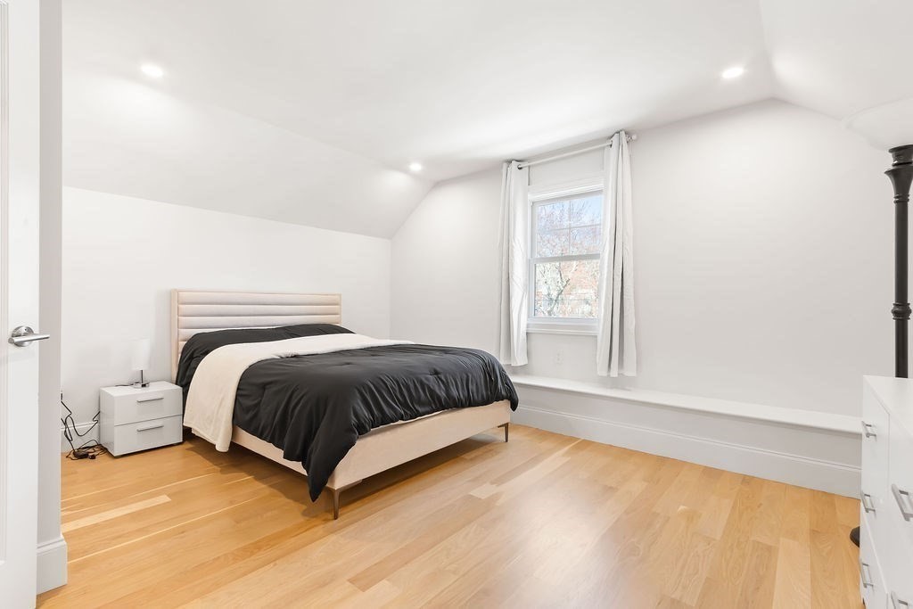 Boston, Massachusetts 02132, United States, 5 Bedrooms Bedrooms, ,5 BathroomsBathrooms,Residential,Active,125183