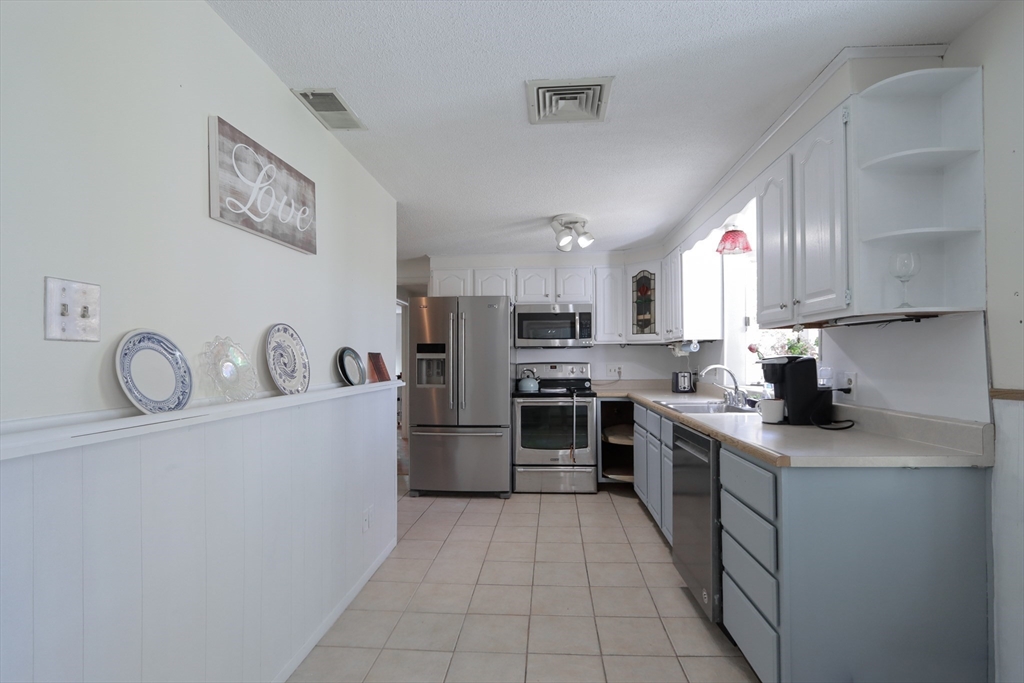 49 Fitzgerald Rd, Springfield, MA Photo #13