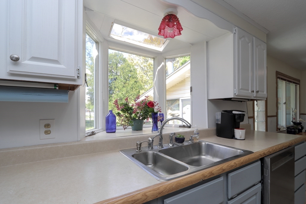49 Fitzgerald Rd, Springfield, MA Photo #14