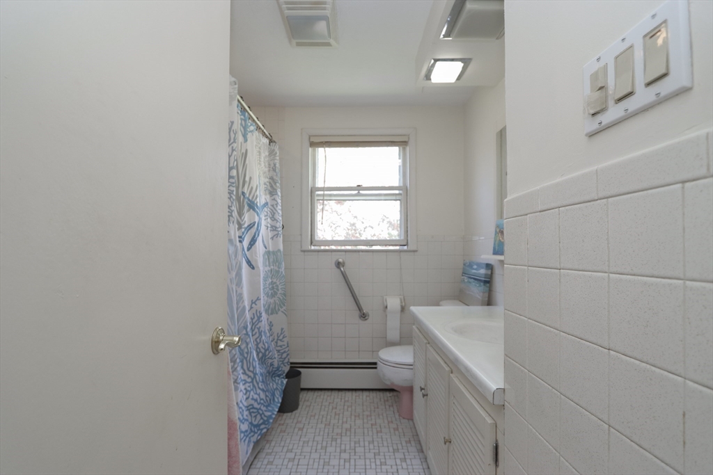 49 Fitzgerald Rd, Springfield, MA Photo #23
