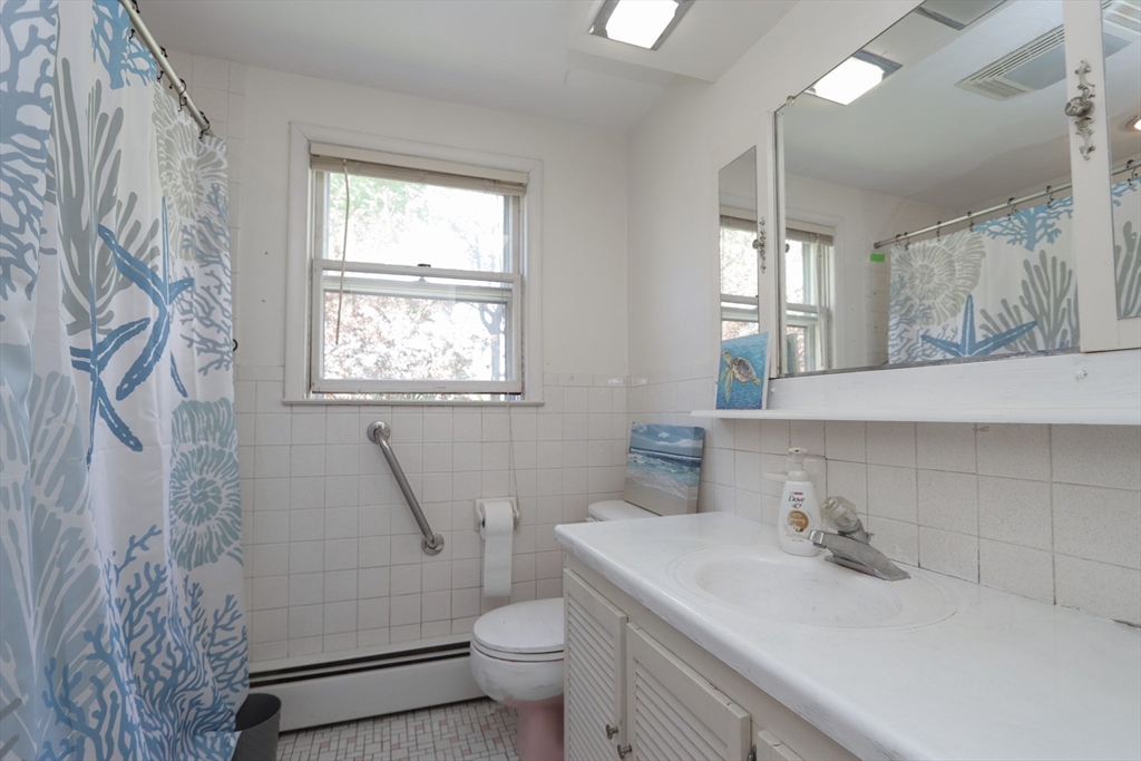 49 Fitzgerald Rd, Springfield, MA Photo #24