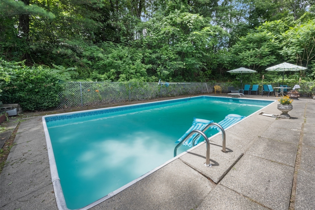 4 Bay Ridge Road