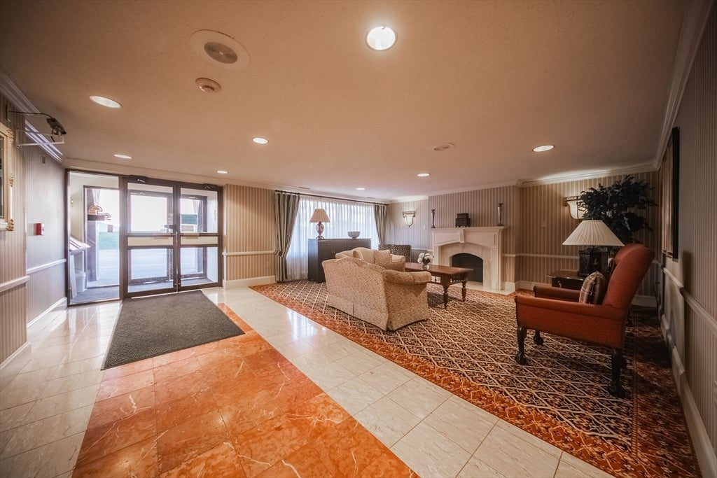 1002 Paradise Rd #PHE, Swampscott, MA Photo #22