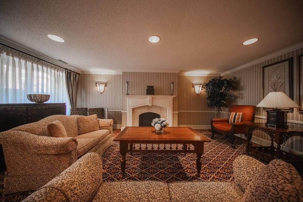 1002 Paradise Rd #PHE, Swampscott, MA Photo #21