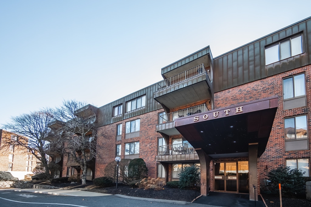 Photo of 1002 Paradise Rd, Swampscott, MA