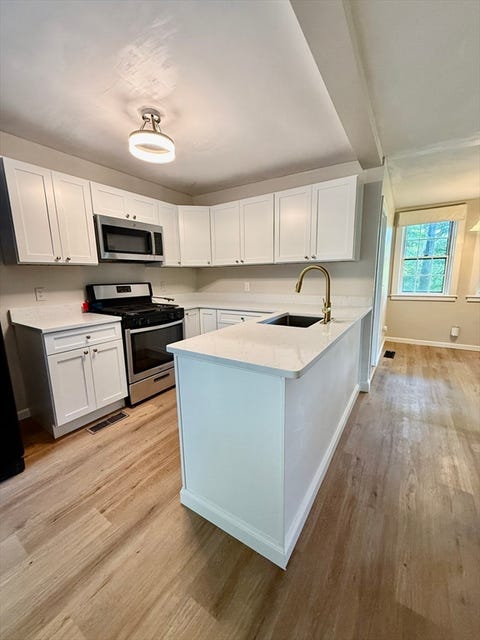 Photo of 8a Warren Place #a, Framingham, MA 01701 (MLS # 73567995)