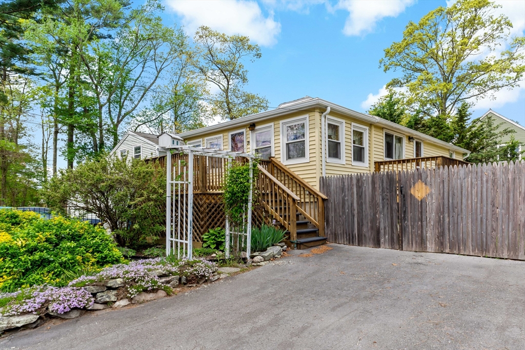 31 Mayflower Rd