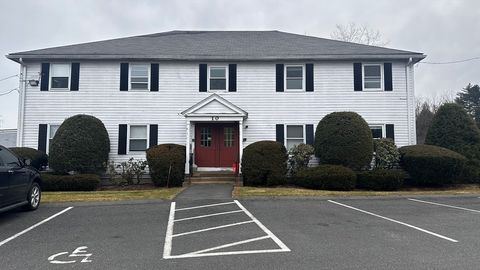 Photo of 10 Gatehouse Rd #211, Amherst, MA 01002 (MLS # 73469198)