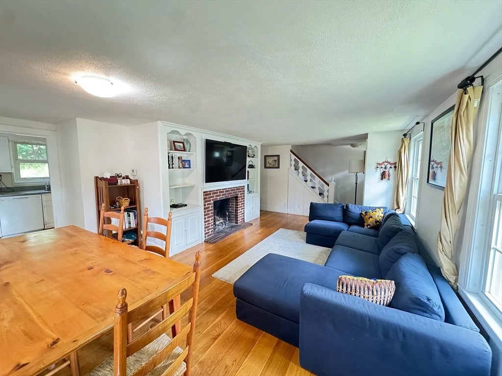 25 Wachusett Dr, Lexington, MA, 25 Wachusett Dr, Lexington, MA Photo #3