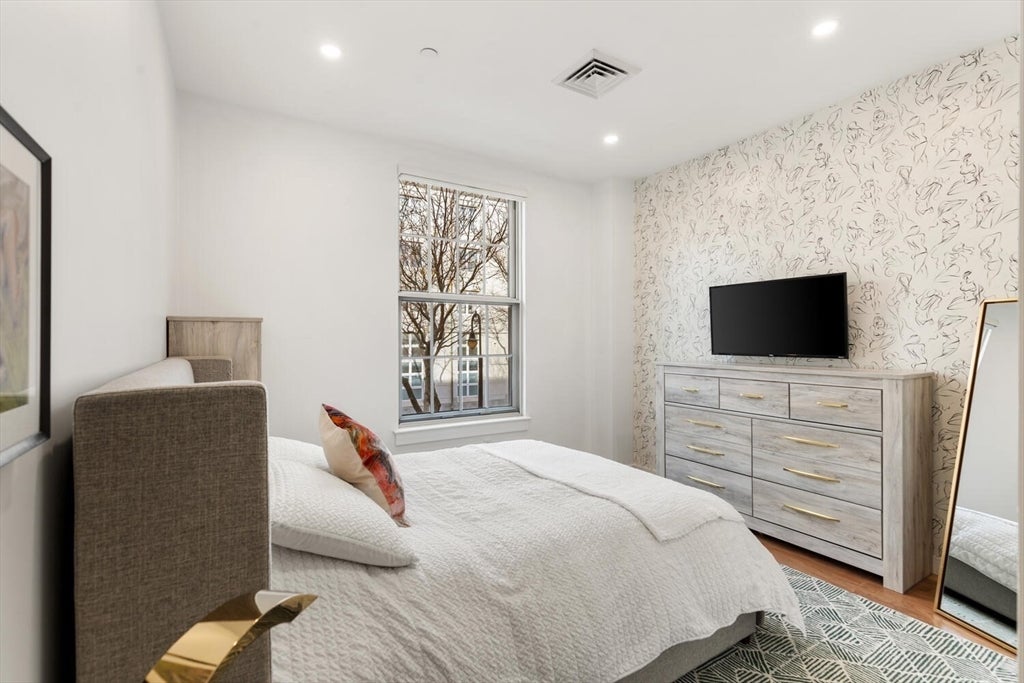 45 1st Ave F202