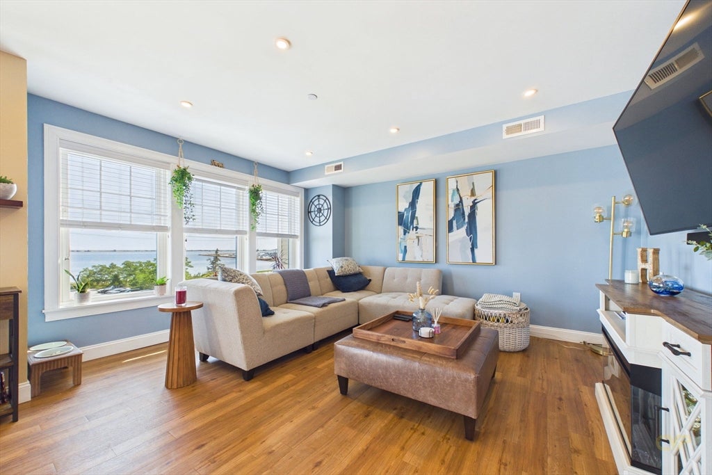 216 Water St 303A