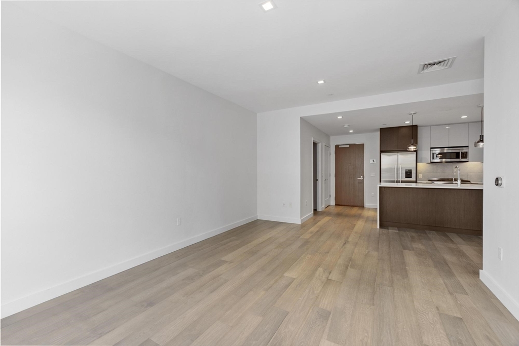 375 Canal St 703P