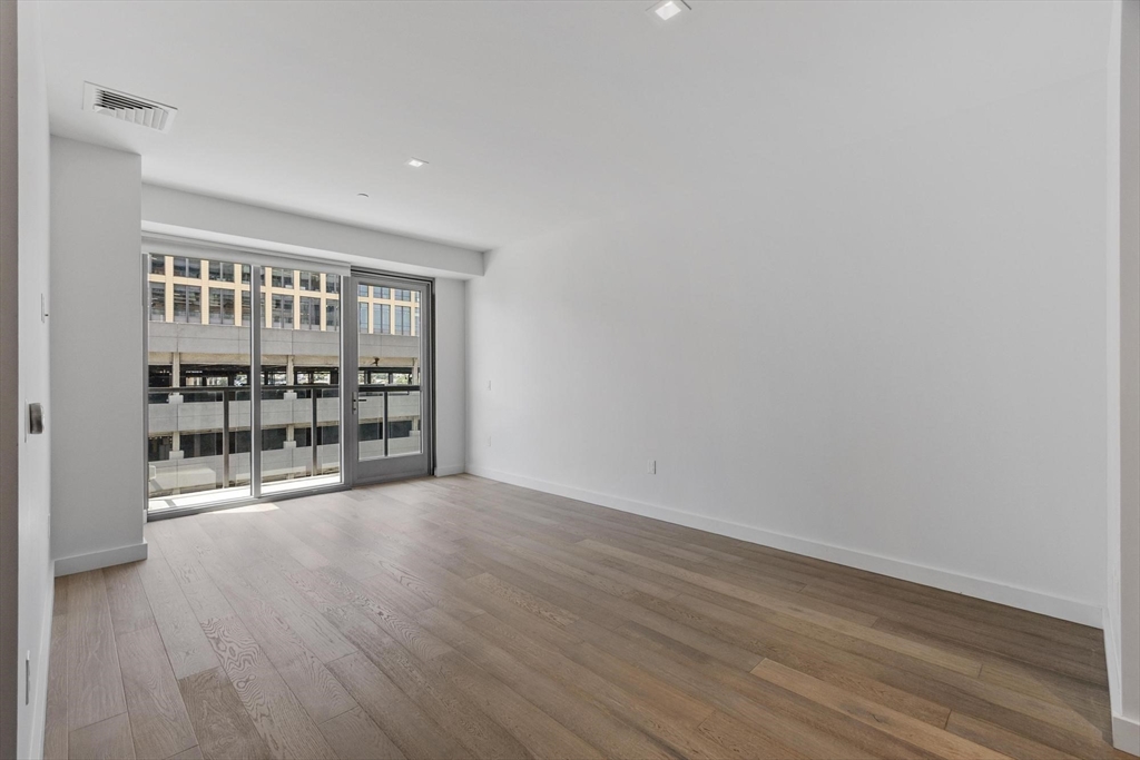 375 Canal St 703P