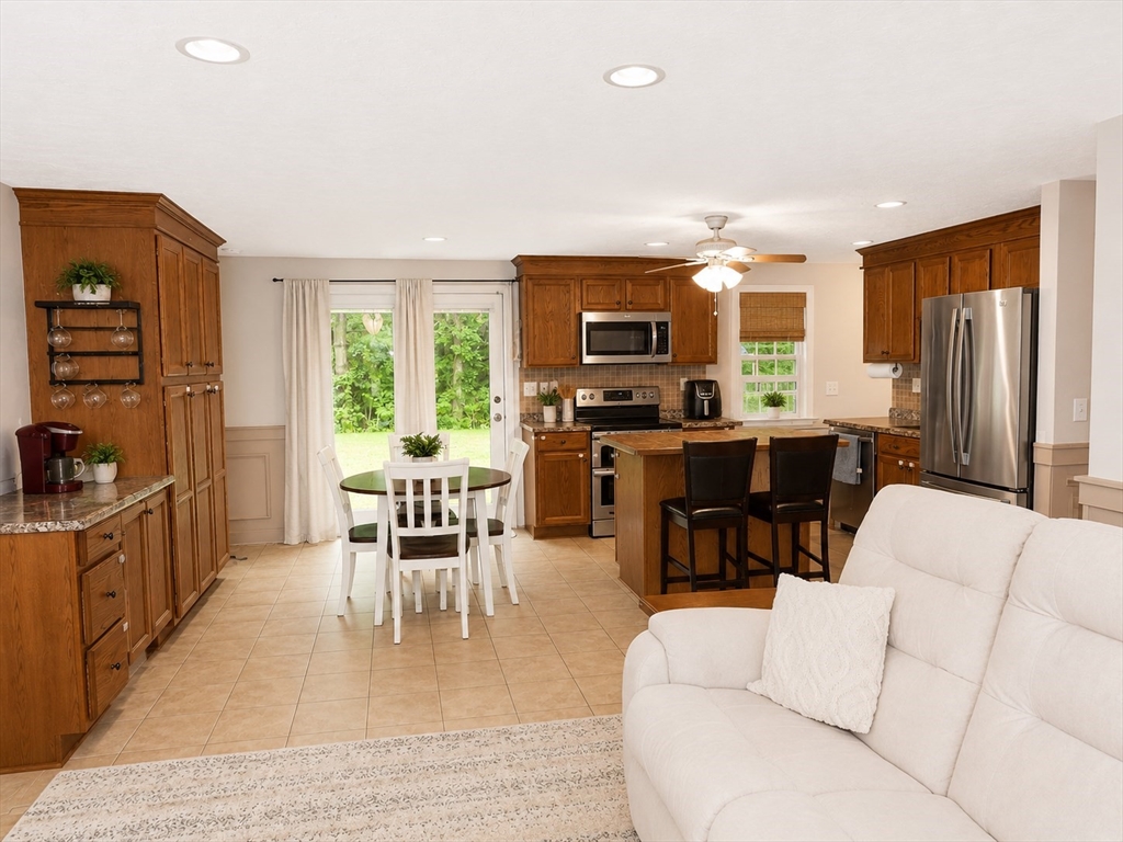8 Naushon Rd