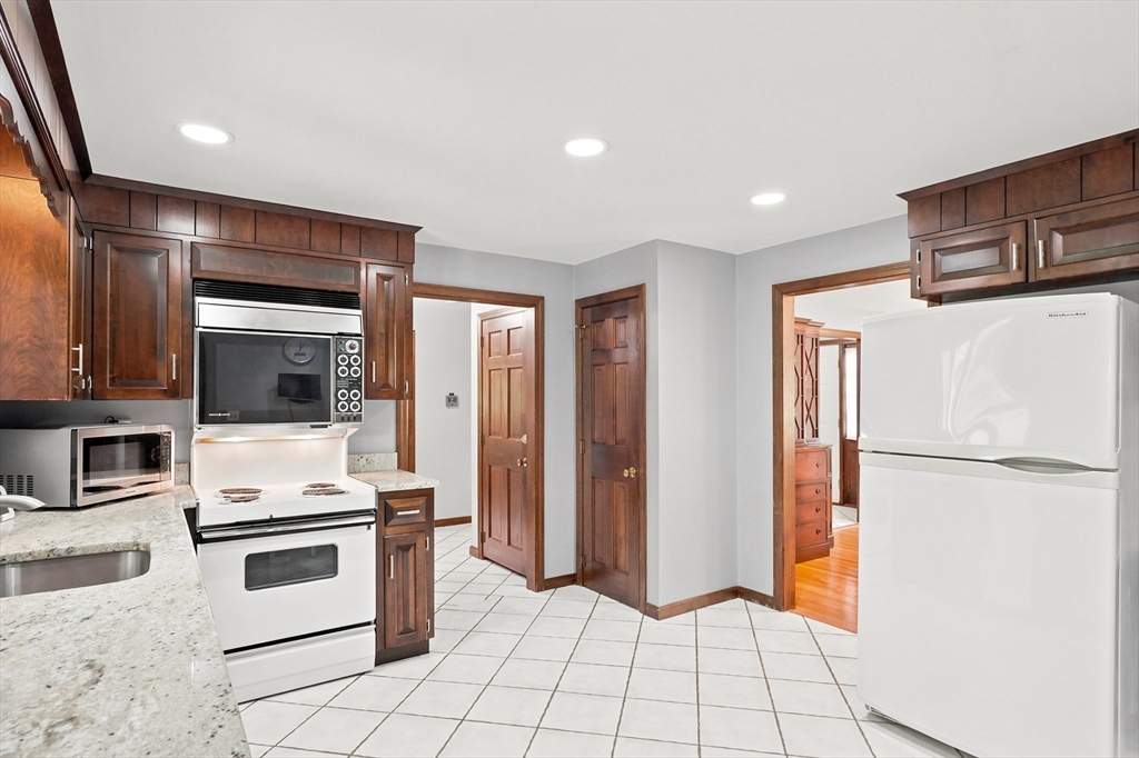 8 Flanagan Drive, Framingham, MA Photo #14
