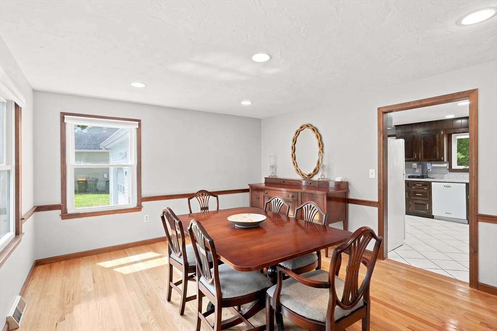 8 Flanagan Drive, Framingham, MA Photo #6