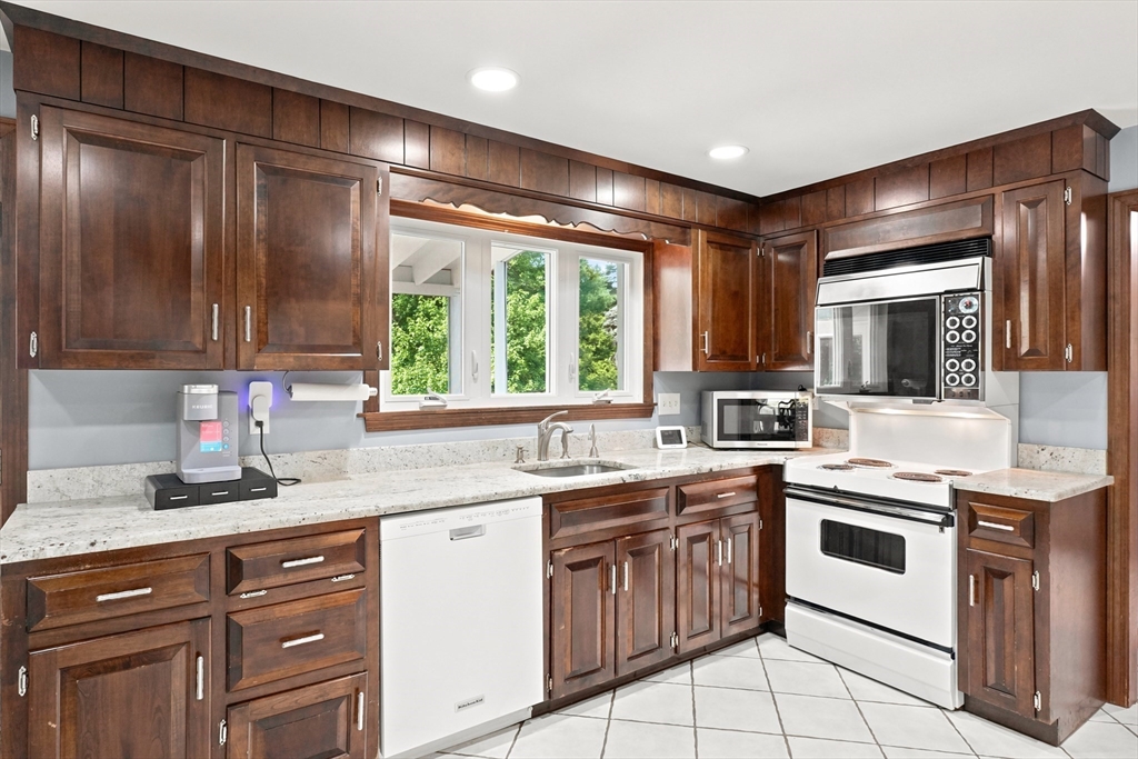 8 Flanagan Drive, Framingham, MA Photo #13