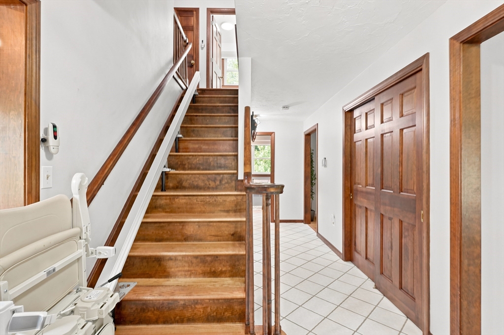 8 Flanagan Drive, Framingham, MA Photo #5