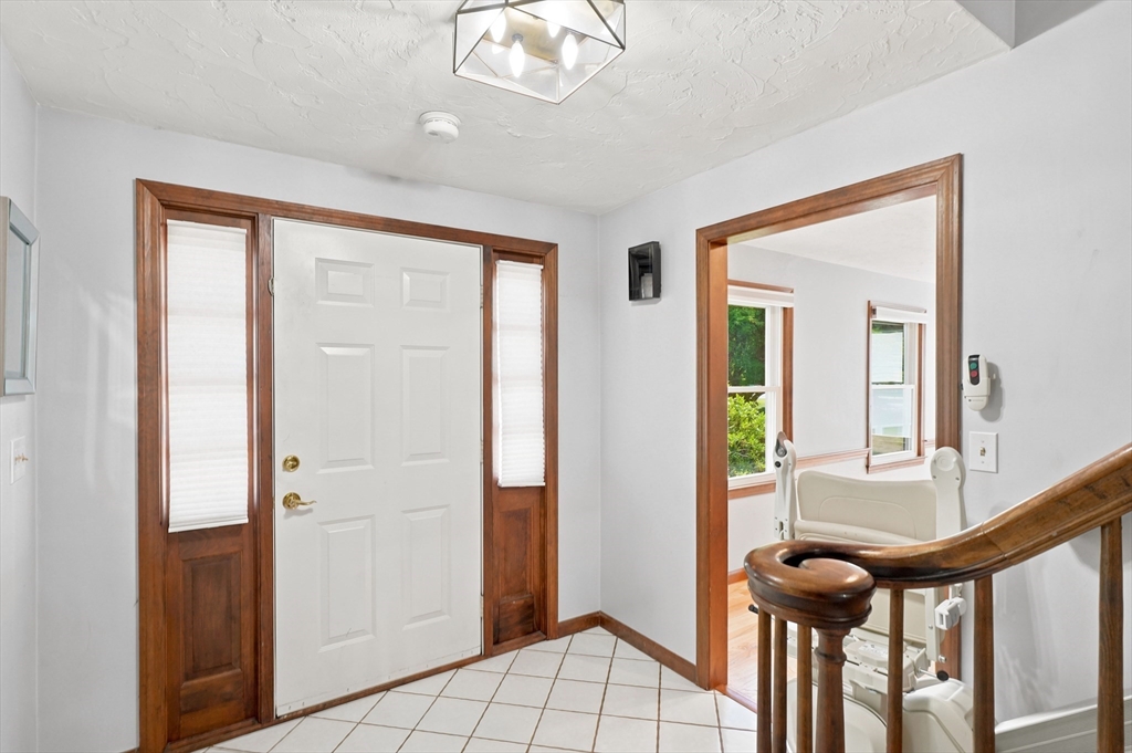 8 Flanagan Drive, Framingham, MA Photo #4