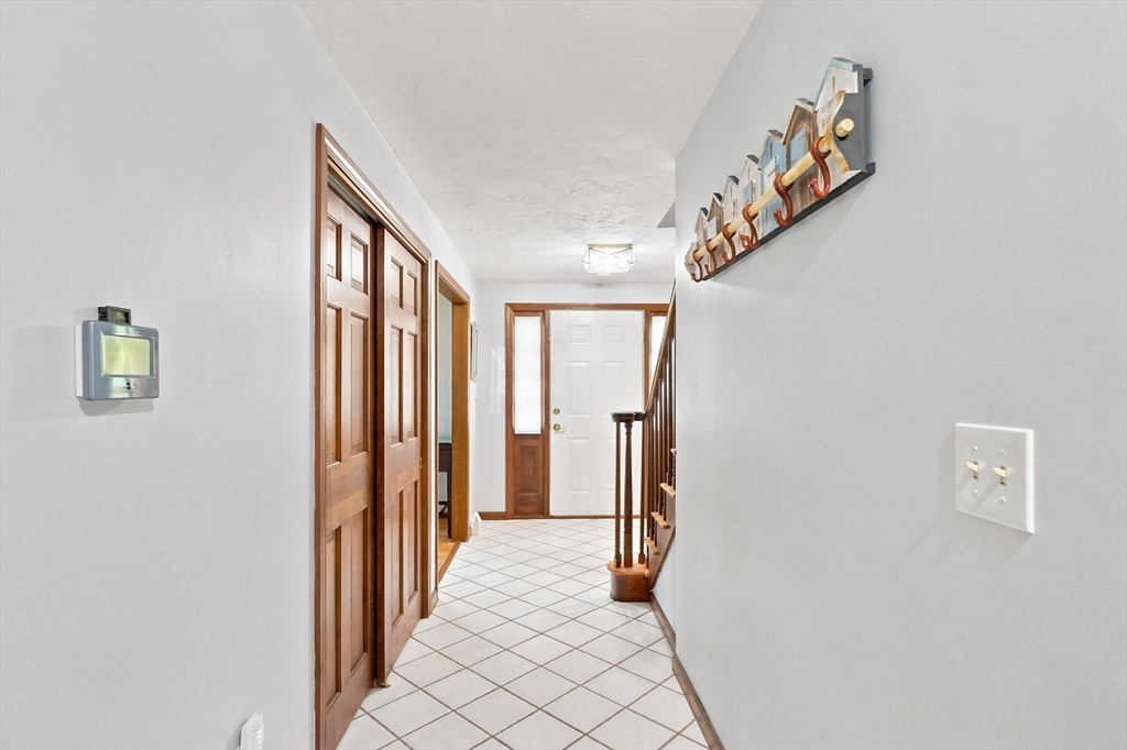8 Flanagan Drive, Framingham, MA Photo #16