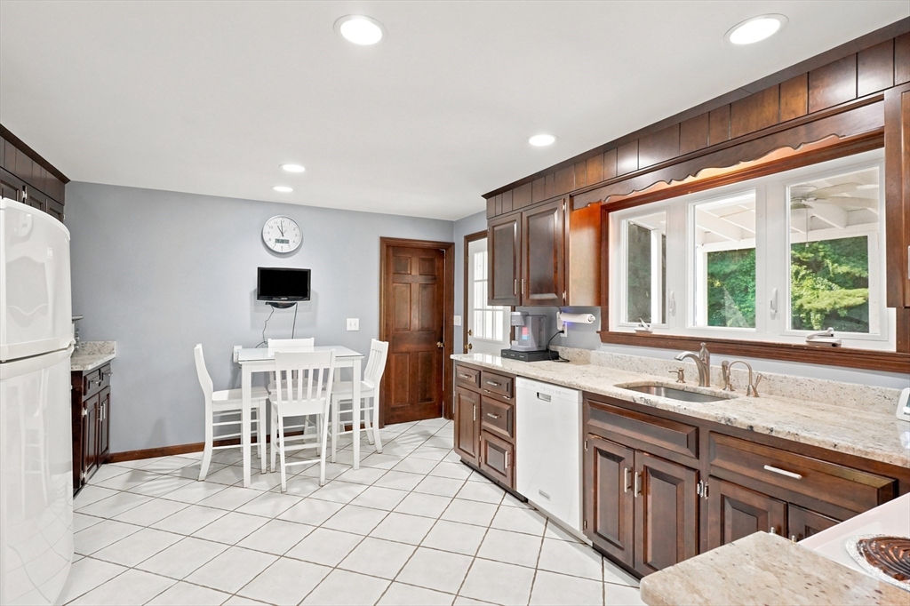 8 Flanagan Drive, Framingham, MA Photo #12