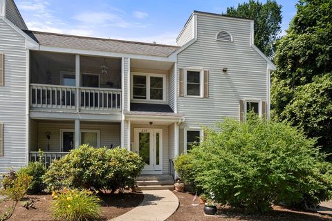 Photo of 634 Main St #14, Walpole, MA 02081 (MLS # 73447162) Photo of 634 Main St #14, Walpole, MA 02081 (MLS # 73447162)