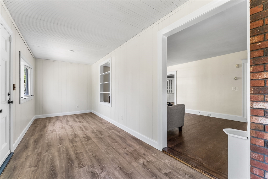 18 Fales Rd
