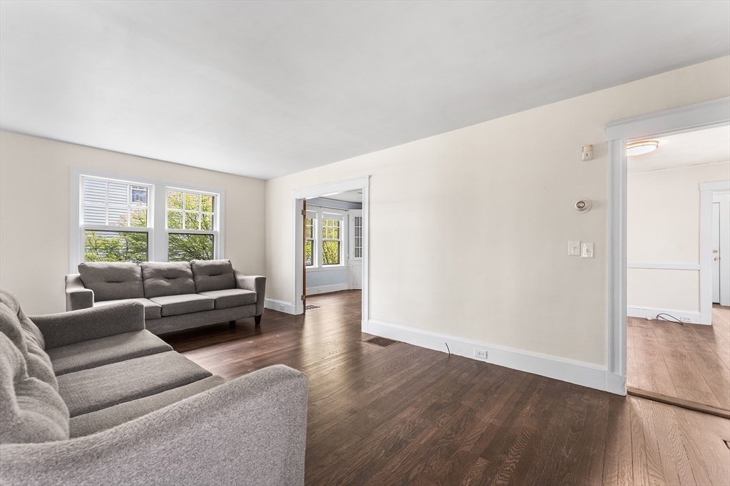 18 Fales Rd