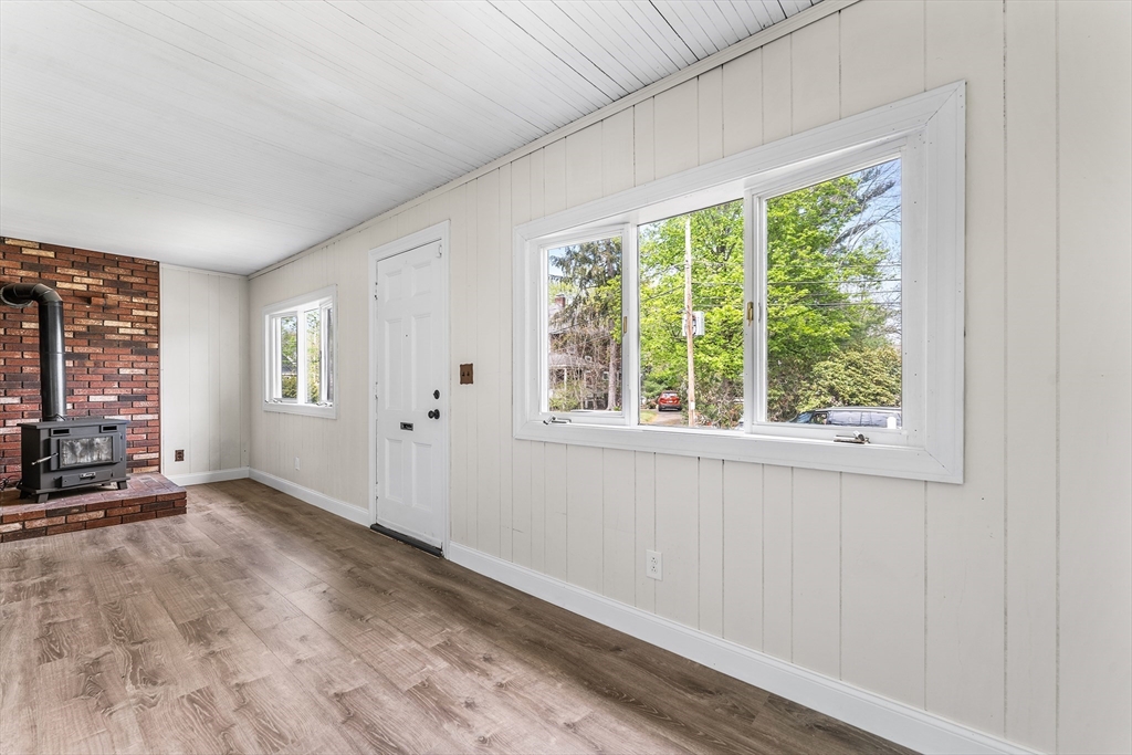 18 Fales Rd