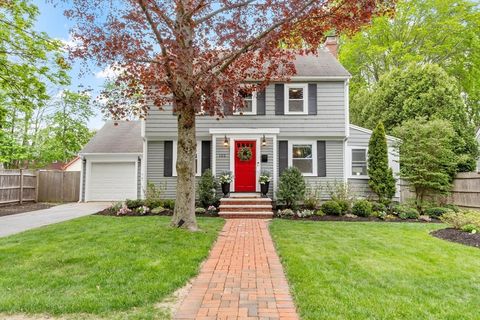 Photo of 152 Oak Street, Reading, MA 01867 (MLS # 73517607)