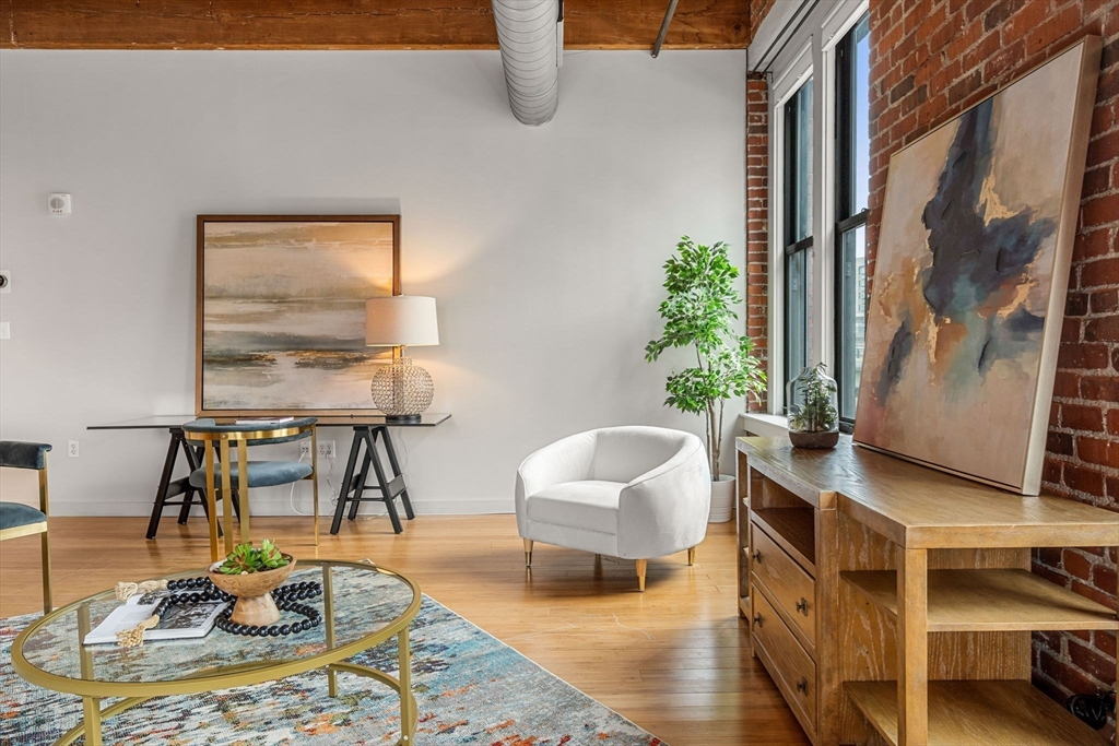 9 W Broadway 301